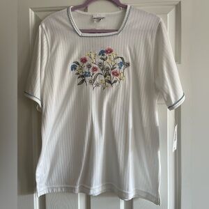 NWT Vintage Bon Worth Grandma Core Floral Embroidered Tee Shirt Top Size M